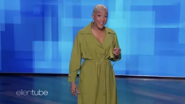 Robe de manteau vert portée par Tiffany Haddish comme on le voit dans The Ellen DeGeneres Show