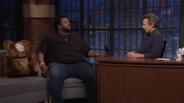 Collier pendentif porté par Craig Robinson dans Late Night with Seth Meyers