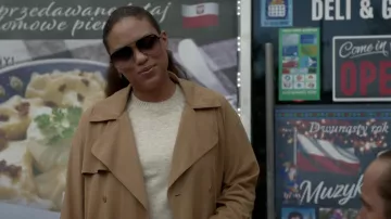 Gafas de sol De Quay Australia usadas por Danny James (Jaime Lee Kirchner) como se ve en los atuendos de la serie de televisión Bull (Temporada 6 Episodio 18)