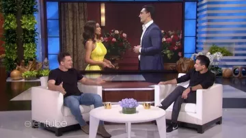 Baskets Nike portées par Mario Lopez comme on le voit dans The Ellen DeGeneres Show
