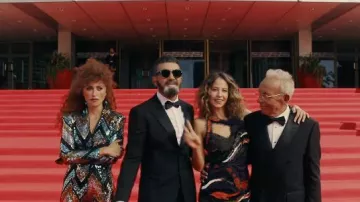 Chevron Sequined Sliver Dress worn by Lola Cuevas (Penélope Cruz) as seen in Official Competition