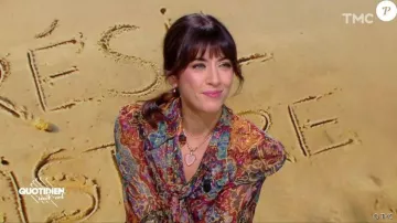 Le chemisier à fleurs porté par Nolwenn Leroy dans l'émission Quotidien