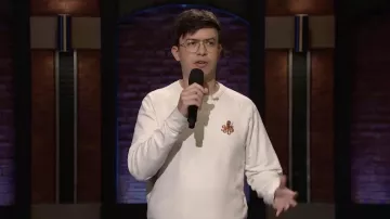 Octopus White Crewneck Sweatshirt porté par Phil Wang comme vu dans Late Night with Seth Meyers