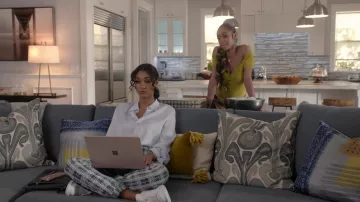 Pantalon en tweed à carreaux porté par Layla Keating (Greta Onieogou) tel que vu dans les tenues de la série télévisée All American (saison 4 épisode 16)
