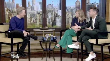 Baskets noires portées par David Spade vues en DIRECT avec Kelly et Ryan