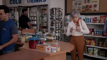 Camel Pants worn by Grace Hanson (Jane Fonda) as seen in Grace and Frankie Wardrobe (Season 7 Episode 9)