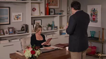 Mouth Picture in the office of Brianna Hanson (June Diane Raphael) in Grace and Frankie (S07E12)