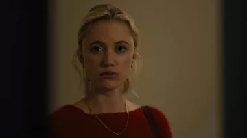 Necklace worn by Julia (Maika Monroe) as seen in Watcher movie