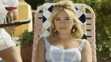 Pendientes usados por Alice (Florence Pugh) como se ve en el vestuario de la película Don't Worry Darling
