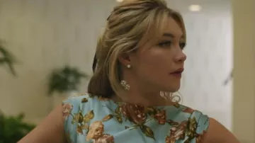 Vestido floral azul claro usado por Alice (Florence Pugh) como se ve en Don't Worry Darling
