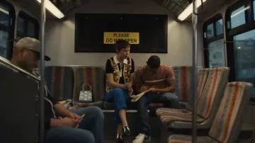 Cardigan floral usado por Stargirl Caraway (Grace VanderWaal) como se ve en los atuendos de las películas de Hollywood Stargirl