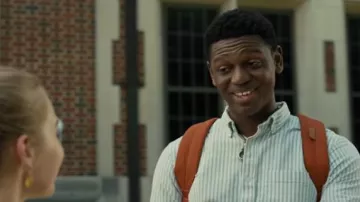 Chemise rayée portée par Kunle (Donald Elise Watkins) vue dans Urgence