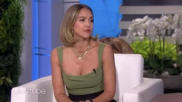 Débardeur vert porté par Jessica Alba vu dans The Ellen DeGeneres Show le 5 mai 2022