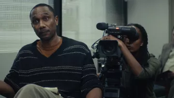Pull rayé porté par Jean-Xavier (Vincent Vermignon) tel que vu dans les tenues de la série télévisée The Staircase (Saison 1 Episode 3)