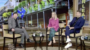 Chemise formelle noire en satin portée par Ken Jeong vue en DIRECT avec Kelly et Ryan