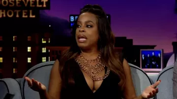 Collier de chaîne porté par Niecy Nash vu dans The Late Late Show avec James Corden