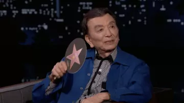 Chemise rayée portée par James Hong comme on le voit dans Jimmy Kimmel Live!