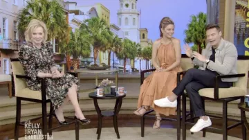 Robe florale portée par Jean Smart vue en DIRECT avec Kelly et Ryan