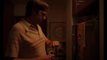 Suéter polo de punto usado por Pat Montgomery (Timothy Simons) como se ve en Candy (S01E04)