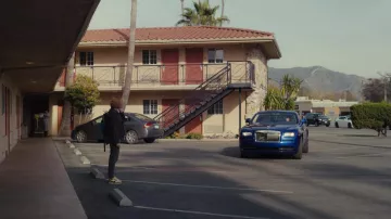 Baskets Nike portées par Ava (Hannah Einbinder) telles que vues dans les tenues de la série télévisée Hacks (saison 2 épisode 2)