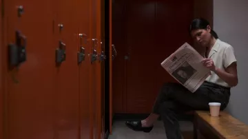 Chaussures Black Leather Loafers portées par Jin-Sook (Phillipa so) comme on le voit dans la série télévisée Shining Girls (saison 1 épisode 5)