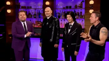 Long manteau de cuir porté par Billy Corgan de Smashing Pumpkins vu dans The Late Late Show avec James Corden