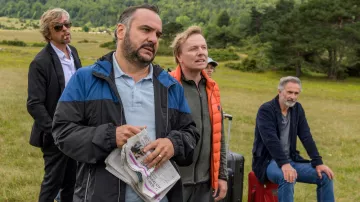 La cazadora usada por Antoine (François-Xavier Demaison) en la película Hommes au bord de la crise de nerfs