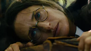 Les lunettes rondes à écailles portées par Rose (Camille Cottin) dans le film Cœurs vaillants