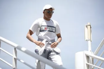 The sunglasses worn by Kylian Mbappé on his Instagram account @k.mbappe