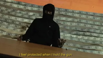 Le top à capuche porté par Freeze Corleone dans le clip Cash de Veerus