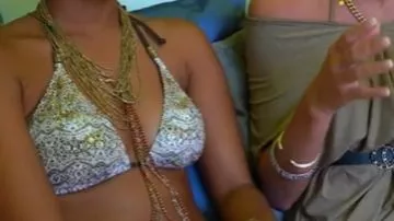 Maillot de bain deux pièces de Clémence Botino dans 50' inside du 14/05/2022