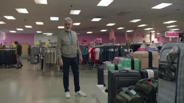 Baskets Veja portées par Akhmal (Turhan Caylak) comme on le voit dans la garde-robe de la série télévisée Barry (saison 3 épisode 4)