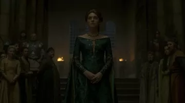 Robe verte portée par Alicent Hightower (Emily Carey) dans les tenues de la série télévisée House of the Dragon (saison 1)