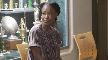 Robe tunique rayée portée par Grace James (Karimah Westbrook) vue dans All American (S04E19)