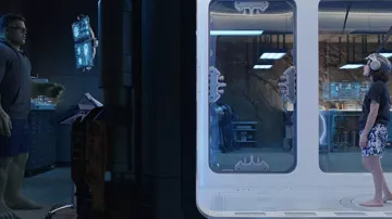 Pantalones cortos impresos usados por Jennifer Walters / She-Hulk (Tatiana Maslany) como se ve en la película She-Hulk: Attorney at Law