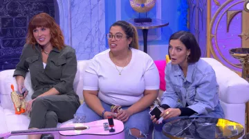 La combinaison pantalon kaki avec fermeture éclair de Audrey Fleurot dans l'émission LOL : Qui rit, sort !