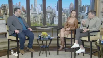 Chaussures en daim portées par Josh Gad vues en DIRECT avec Kelly et Ryan