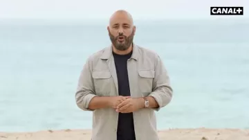 La montre portée par le présentateur (Jérôme Commandeur) dans Le Flambeau, les aventuriers de Chupacabra