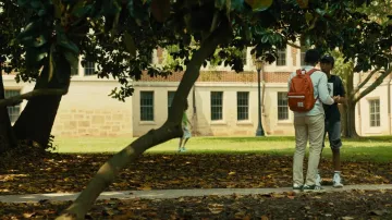 Adidas Suede Sneakers portées par Kunle (Donald Elise Watkins)
comme on le voit dans les tenues de film d’urgence