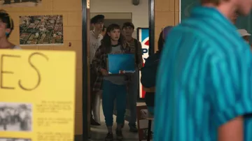 Sneakers shoes worn by Eleven (Millie Bobby Brown) as seen in Stranger Things (S04E01)