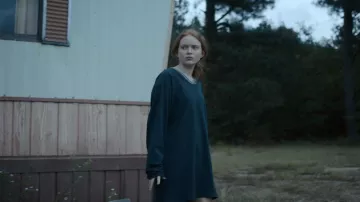 Suéter verde oversize usado por Sadie Sink (Max Mayfield) en Stranger Things (Temporada 4 Episodio 2)