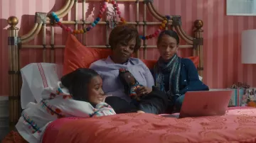 Lilac blouse shirt worn by Michelle Obama (Viola Davis) as seen in The First Lady TV series outfits (Season 1 Episode 7)