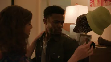 Chemise Brixton portée par Jordan Wahl (Paul James) vue dans I Love That for You (S01E05)