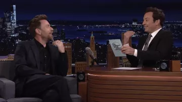 Camisa negra formal usada por Ewan McGregor como se ve en The Tonight Show Starring Jimmy Fallon