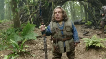 Bâton de bois utilisé par Willow Ufgood (Warwick Davis) vu dans la série télévisée Willow (saison 1)