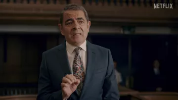 Corbata impresa usada por Trevor (Rowan Atkinson) en el vestuario del programa de televisión Man Vs Bee (Temporada 1)