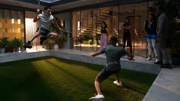 Baskets portées par Theo (Phillip Mullings Jr.) comme on le voit dans les tenues de la série télévisée First Kill (saison 1)