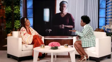 Chaqueta oversize a rayas usada por Nika King como se ve en The Ellen DeGeneres Show