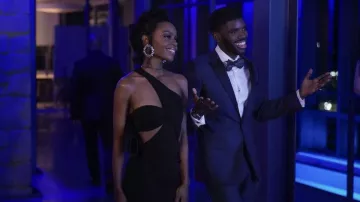 Pendientes plateados usados por Zenzi Fullington (Ashleigh Murray) como se ve en los atuendos de la serie de televisión Tom Swift (Temporada 1 Episodio 1)