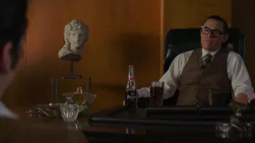 Lunettes noires portées par Charles Bluhdorn (Burn Gorman) telles que vues dans la garde-robe de la série télévisée The Offer (saison 1 épisode 8)